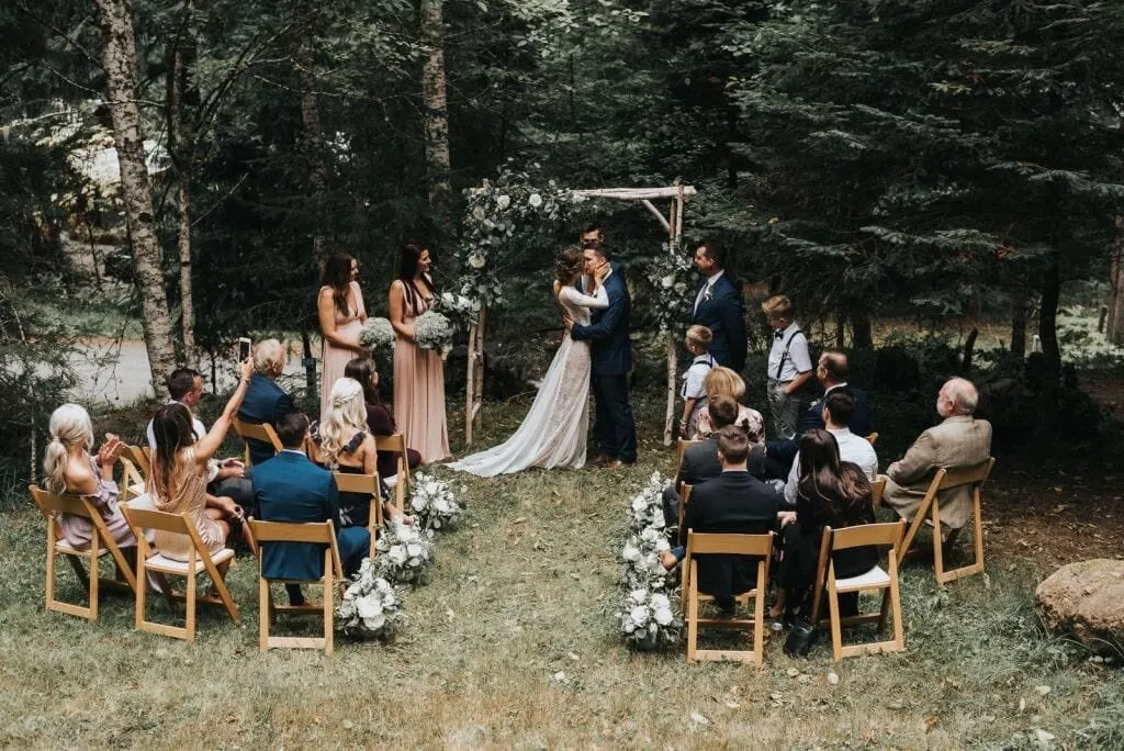 Ceremonia de boda al aire libre con música en vivo en los alrededores de Bogotá