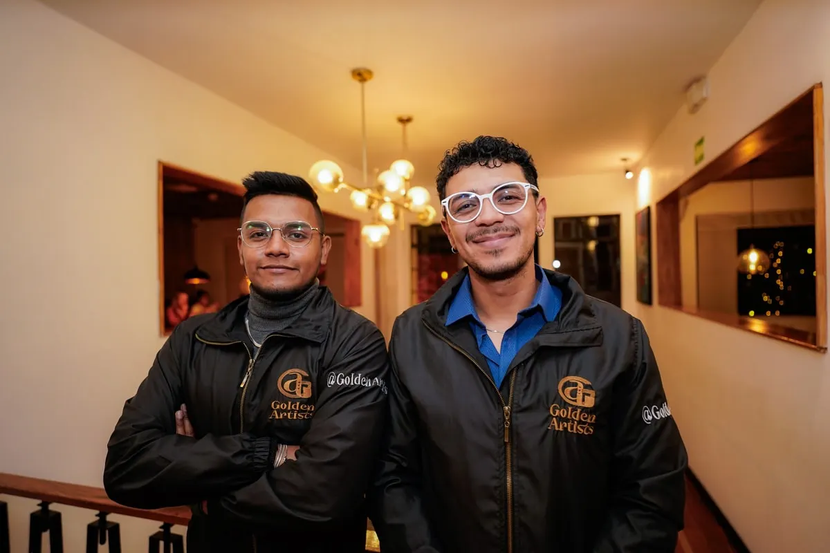 Equipo de Golden Artists en un evento
