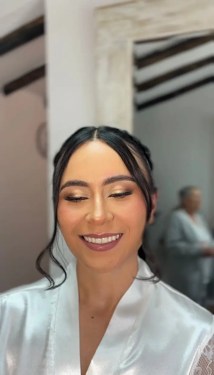 Peinado recogido de novia realizado por el equipo